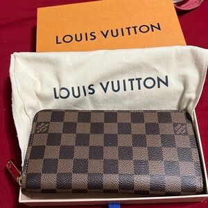 Louis Vuitton Zippy Wallet